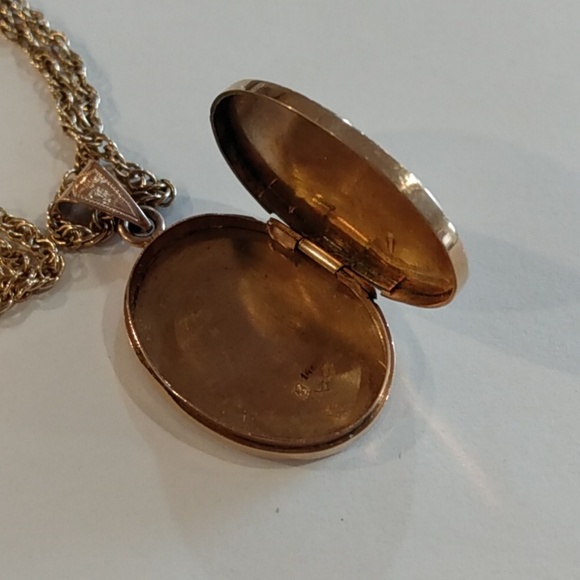 Beautiful 14 karat gold chain and lock it that opens for pictures if you choose. - Picture 3 of 6